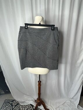 Simply Vera Vera Wang Gray Mini Skirt – Size Medium